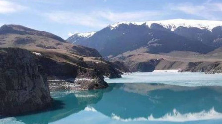 昭苏玉湖春季风光